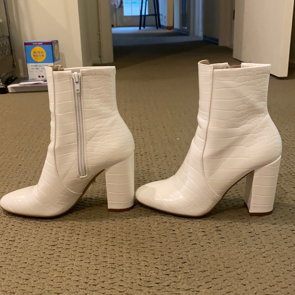Aldo white snake skin high heeled booties